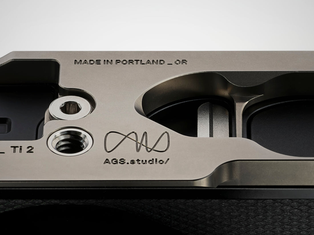 Leica Q3 GRP_BASEplate _ 001 Titanium