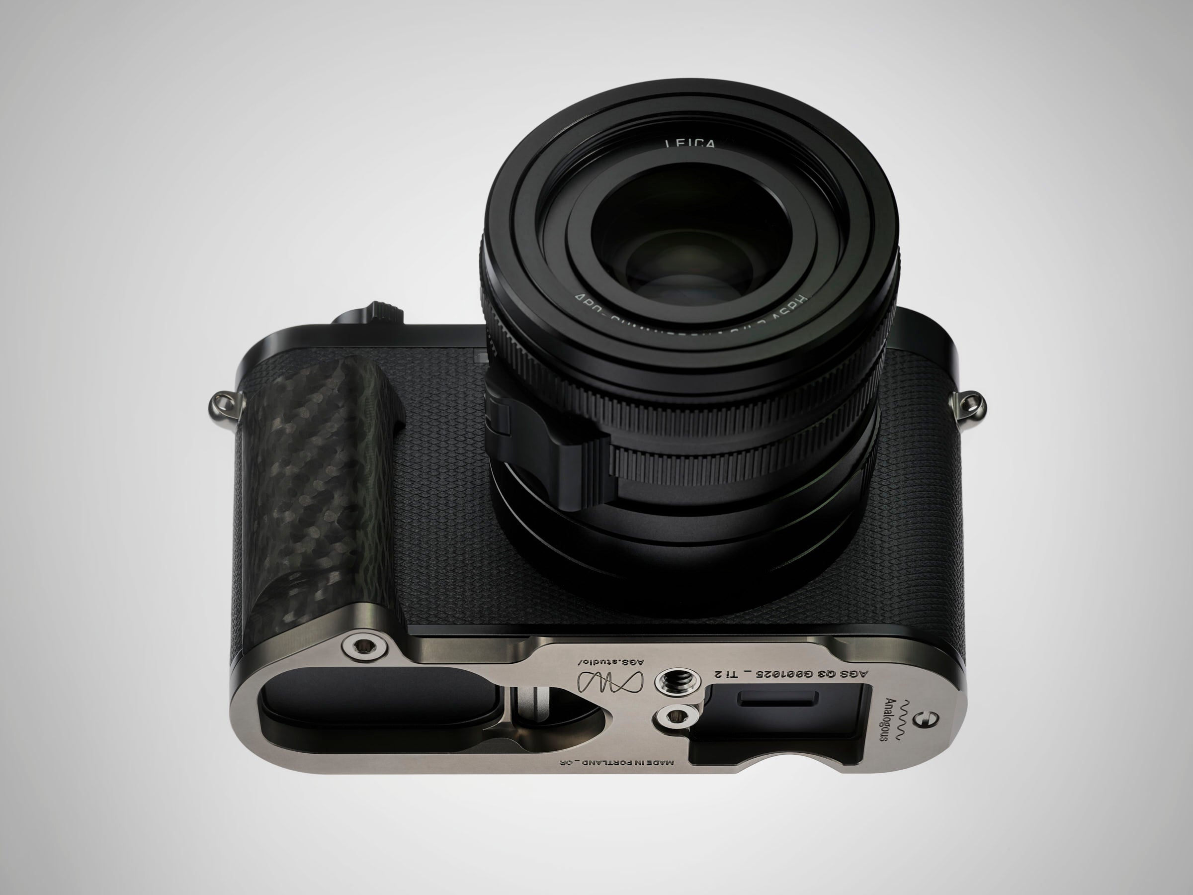Leica Q3 GRP_BASEplate _ 001 Titanium – AGS.supply/
