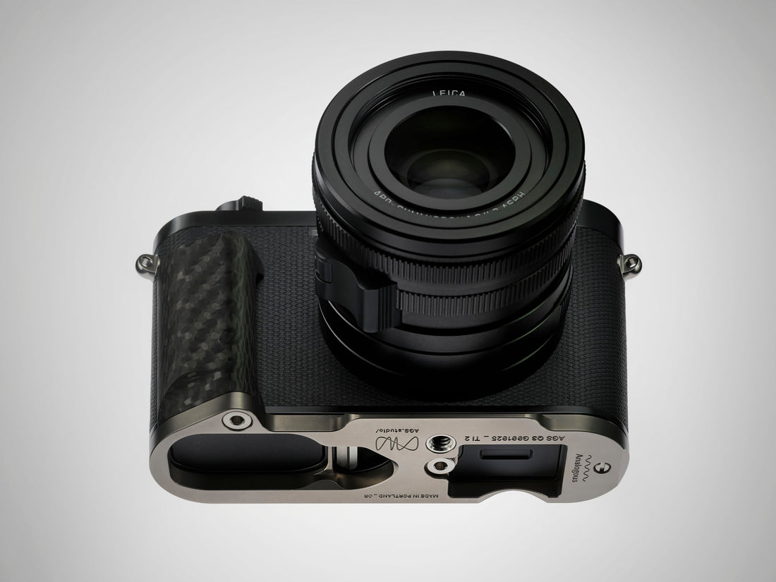 Leica Q3 GRP_BASEplate _ 001 Titanium